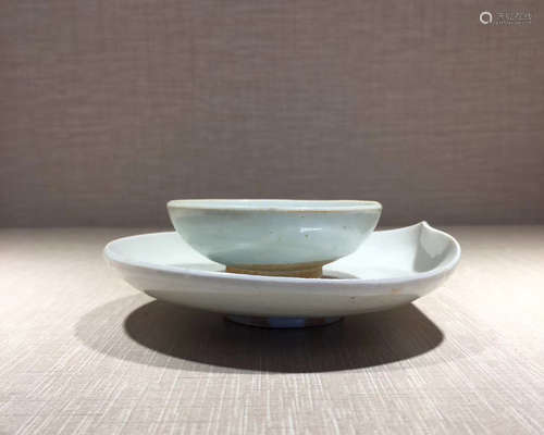 WHITE GLAZED TEA CUP AND TRAY