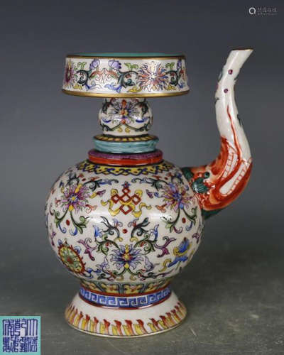 A FAMILLW ROSE POT WITH QIANLONG MARK