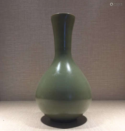 LONGQUAN KILN BOTTLE VASE