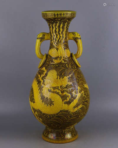 A YELLOW-GLAZED VASE WITH YONGLE MARK