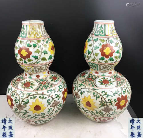 PAIR OF JIANGJING MARK GOURD VASES