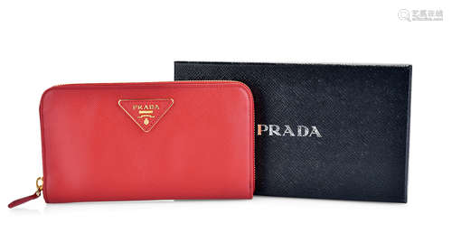 PRADA 红色皮长银包