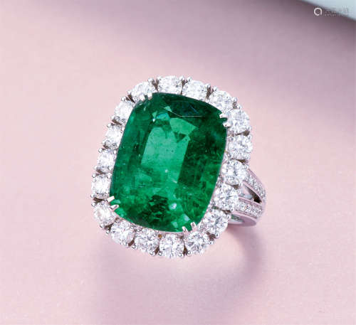 18K白金镶钻石“赞比亚”祖母绿戒指