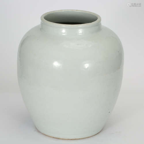 CHINESE WHITE GLAZED PORCELAIN JAR