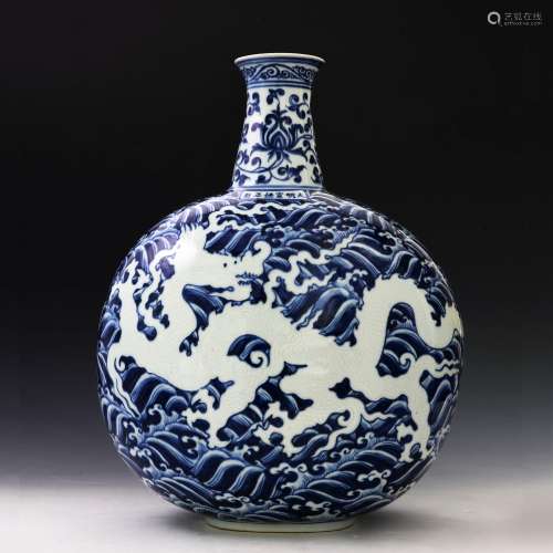 CHINESE BLUE AND WHITE MOON FLASKS VASE