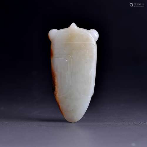 A CHINESE ARCHAIC JADE CARVED CICADA PENDANT