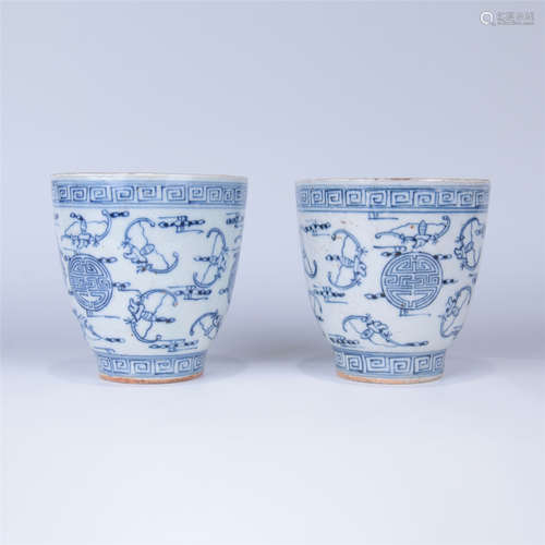 PAIR OF CHINESE PORCELAIN BLUE AND WHITE CUPS