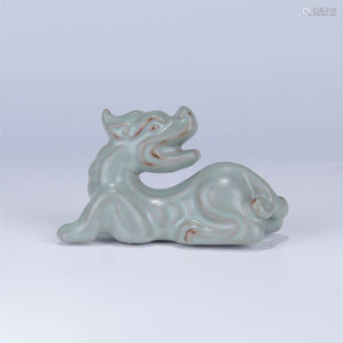 CHINESE PORCELAIN CELADON GLAZE COUCHING BEAST