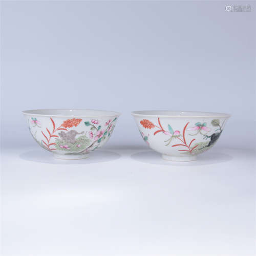 PAIR OF CHINESE PORCELAIN FAMILLE ROSE FLOWER BOWLS