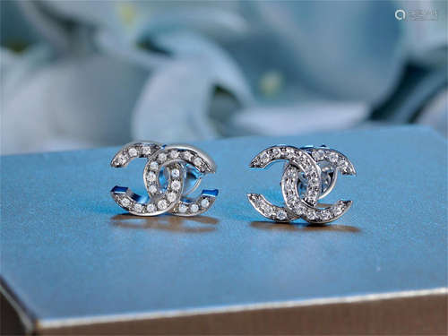 CHANEL CC 18K WHITE GOLD DIAMOND EARRINGS