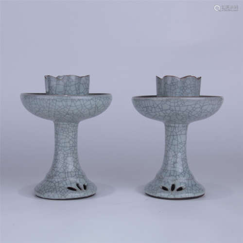 PAIR OF CHINESE PORCELAIN CRACK GLAZE CANDLE HOLDERS