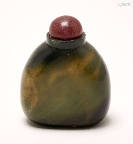 Flacon tabatière ovoïde en pierre dure. Chine, XIX...