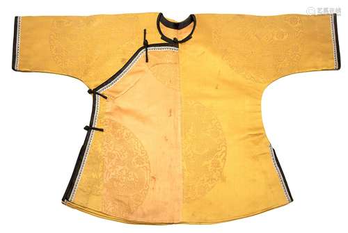 Rare robe d'enfant impériale en soie jaune finemen...