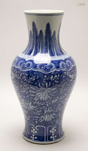 Vase de forme ganlanping en porcelaine à décor en ...