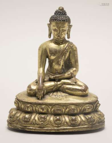 Statuette de bouddha en bronze doré représenté ass...