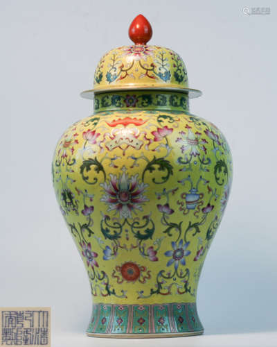 A YELLOW GLAZE FAMILLE-ROSE JAR