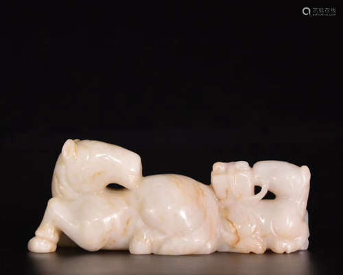 A HETIAN JADE CARVED HORSE ORNAMENT