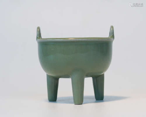 A LONGQUAN CELADON CENSER