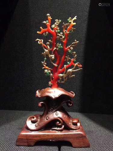 A AKA CORAL DECORATED ORNAMENT