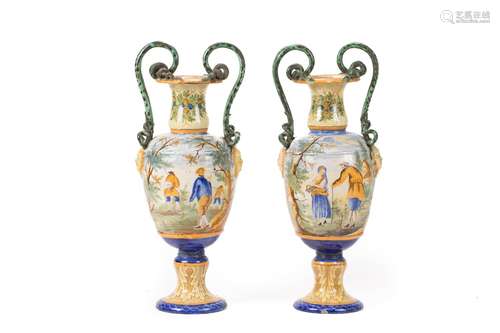 ITALIEPaire de vases en faïence de forme balust...