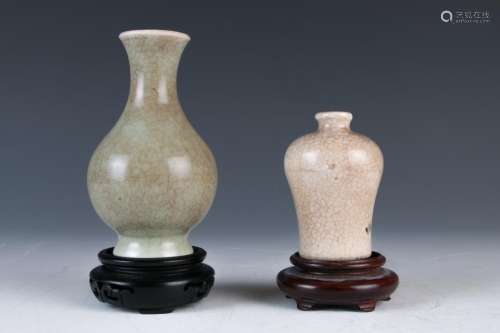 A Celadon Danping Vase / A Geyao Meiping Vase