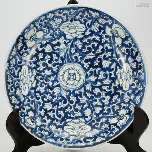 CHINESE BLUE AND WHITE PORCELAIN CHARGER