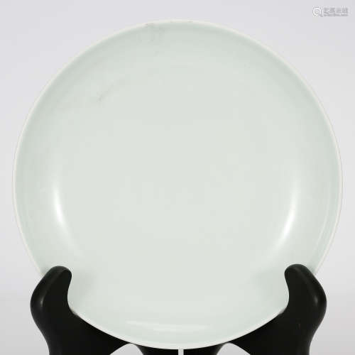 CHINESE CELADON GLAZED ANHUA PLATE WITH MARK