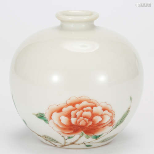 CHINESE PAINTED PORCELAIN WATER POT