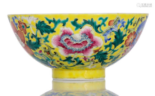 A YELLOW-GROUND FLOWER PORCELAIN BOWL