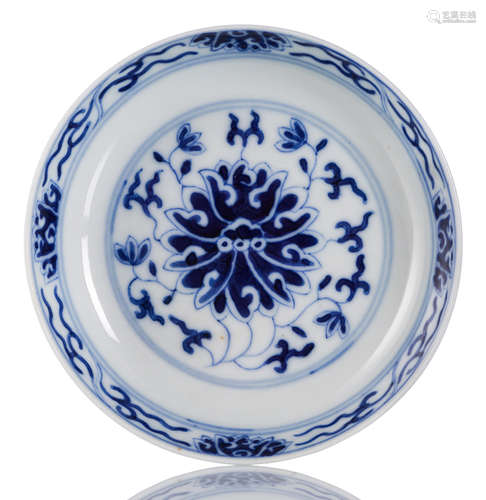 A SMALL BLUE AND WHITE LOTUS DISH