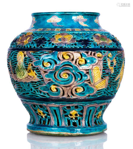 A RARE RETICULATED FAHUA DAOIST IMMORTAL JAR