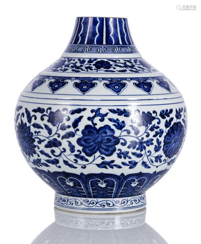 A BLUE AND WHITE BOTTLE VASE