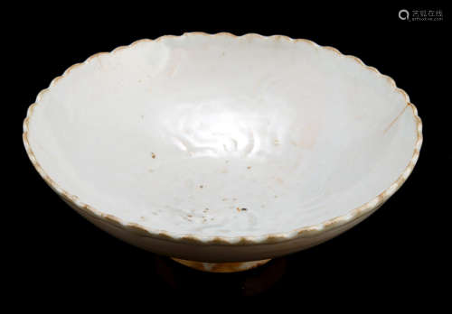 A SMALL LOBED QINGBAI GLAZED BOWL WITH INCISED DECOR
