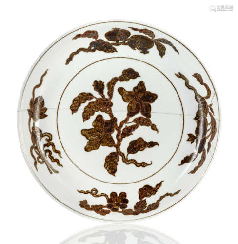 AN UNUSUAL IRON-BROWN DECORATED PORCELAIN FLOWER DISH