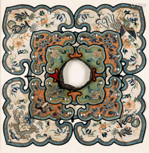 A FINE EMBROIDERED SILK COLLAR IN THE SHAPE OF FOUR RUYI