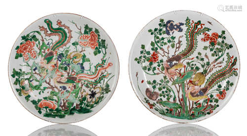 A PAIR OF FAMILLE VERTE PHOENIX PLATES