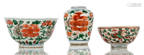 TWO WUCAI GLAZED BOWLS AND A SMALL JAR