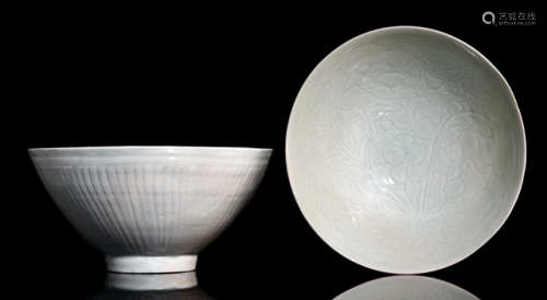 A PAIR OF QINGBAI-GLAZED FLORAL BOWLS