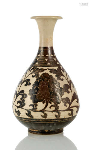 A CIZHOU YUHUCHUN VASE WITH INCISED PEONY DECOR