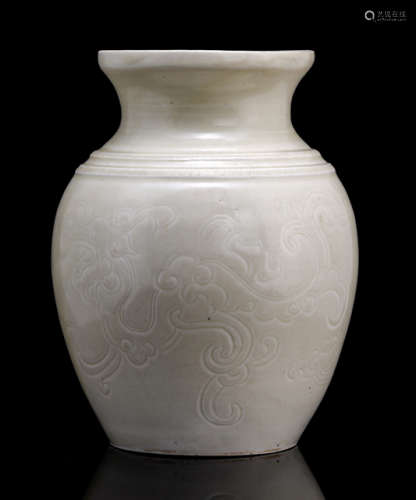 A WHITE-GLAZED VASE WITH INCISED DRAGON DECOR