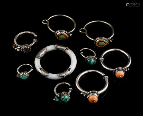 A GROUP OF EIGHT EARRINGS INLAID WITH CORAL AND TURQUOISE AND A JADE BANGLE