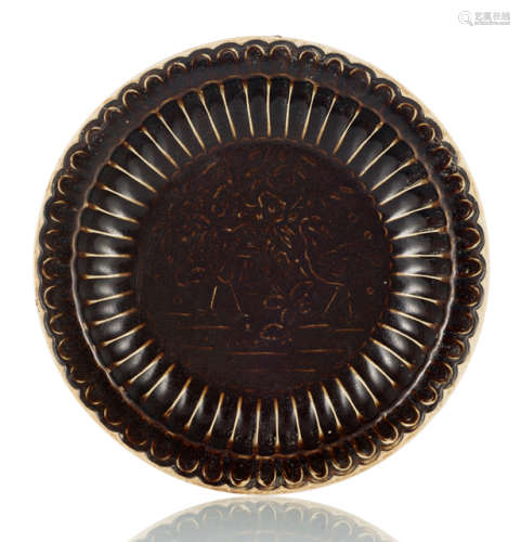 A BROWN-GLAZED RIBBED DISH WITH INCISED CRANE DECOR