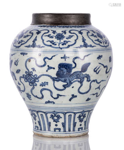 A BLUE AND WHITE PLAYING LIONS JAR