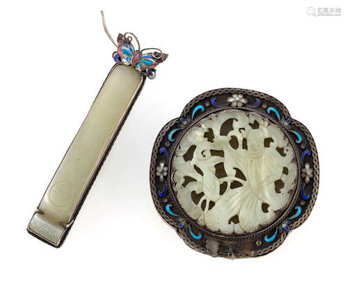 A MIRROR WITH JADE CARVINGS IN PARTLY ENAMELED SILVER MOUNTS