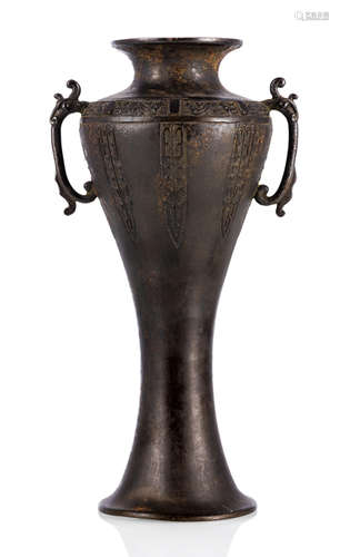 AN ARCHAISTIC BRONZE SHOULDER VASE