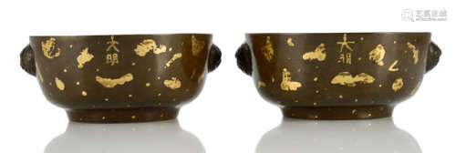 A PAIR OF GOLD-SPLASHED BRONZE CENSERS WITH LION MASK HANDLES