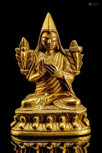 A GILT-BRONZE FIGURINE OF TSONGKHAPA