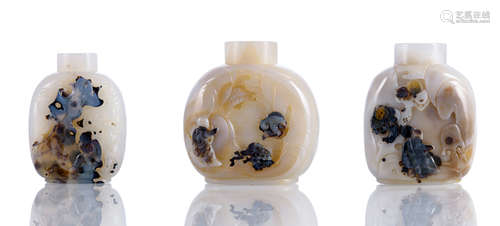 THREE FINE CARVED AGATE SNUFF BOTTLES DECORATED WITH DAOIST SCENES