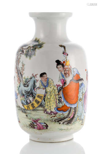 A FINE POLYCHROME DECORATED PORCELAIN VASE WITH THE LEGENDARY GENERAL GUO ZIYI (698-781)