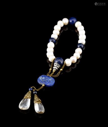 A CULTURED PEARL BRACELET WITH BLUE ORNAMENTAL STONES AND PENDANT
